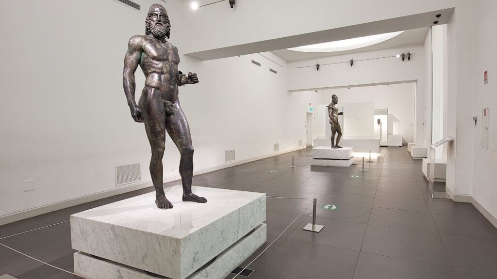 Estrazione e arricchimento metadati dei contenuti digitali dei Bronzi di Riace